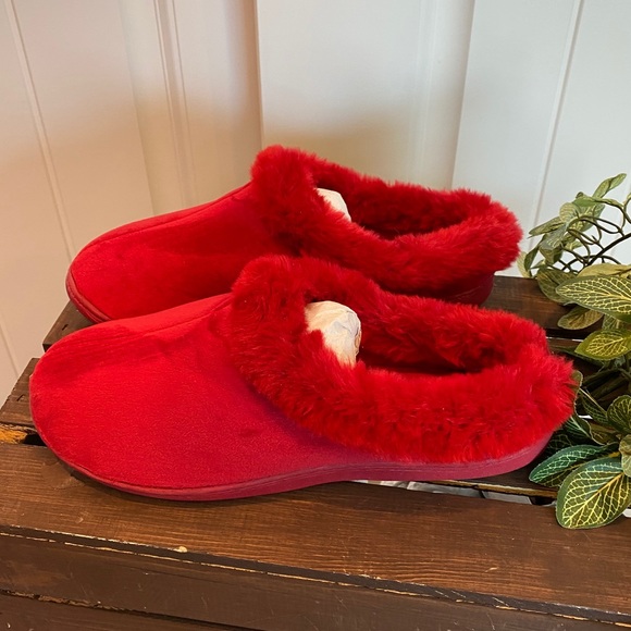 Like New! Vibrant Red Microfiber Velour Slipper - Picture 6 of 9